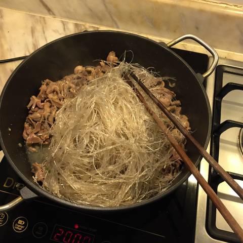 Cách làm miến xào lòng gà