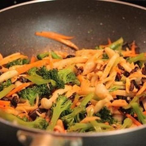 Cách làm miến xào mì căn