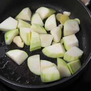 Cách làm miến xào nấm bầu