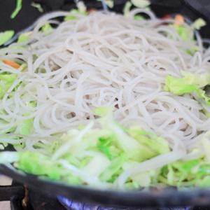 Cách làm miến xào với bắp cải