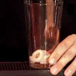 Cách làm mocktail hương vải ba tầng