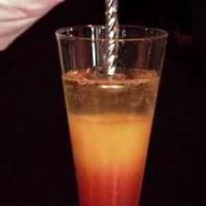 Cách làm mocktail hương vải ba tầng