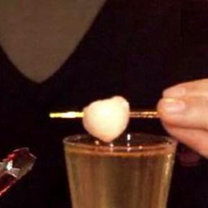 Cách làm mocktail hương vải ba tầng