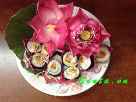 Mới lạ sushi hạt sen Việt
