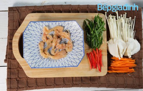 Món ăn mùa Hè: Ngọt ngon, sần sật với gỏi nấm gà xé