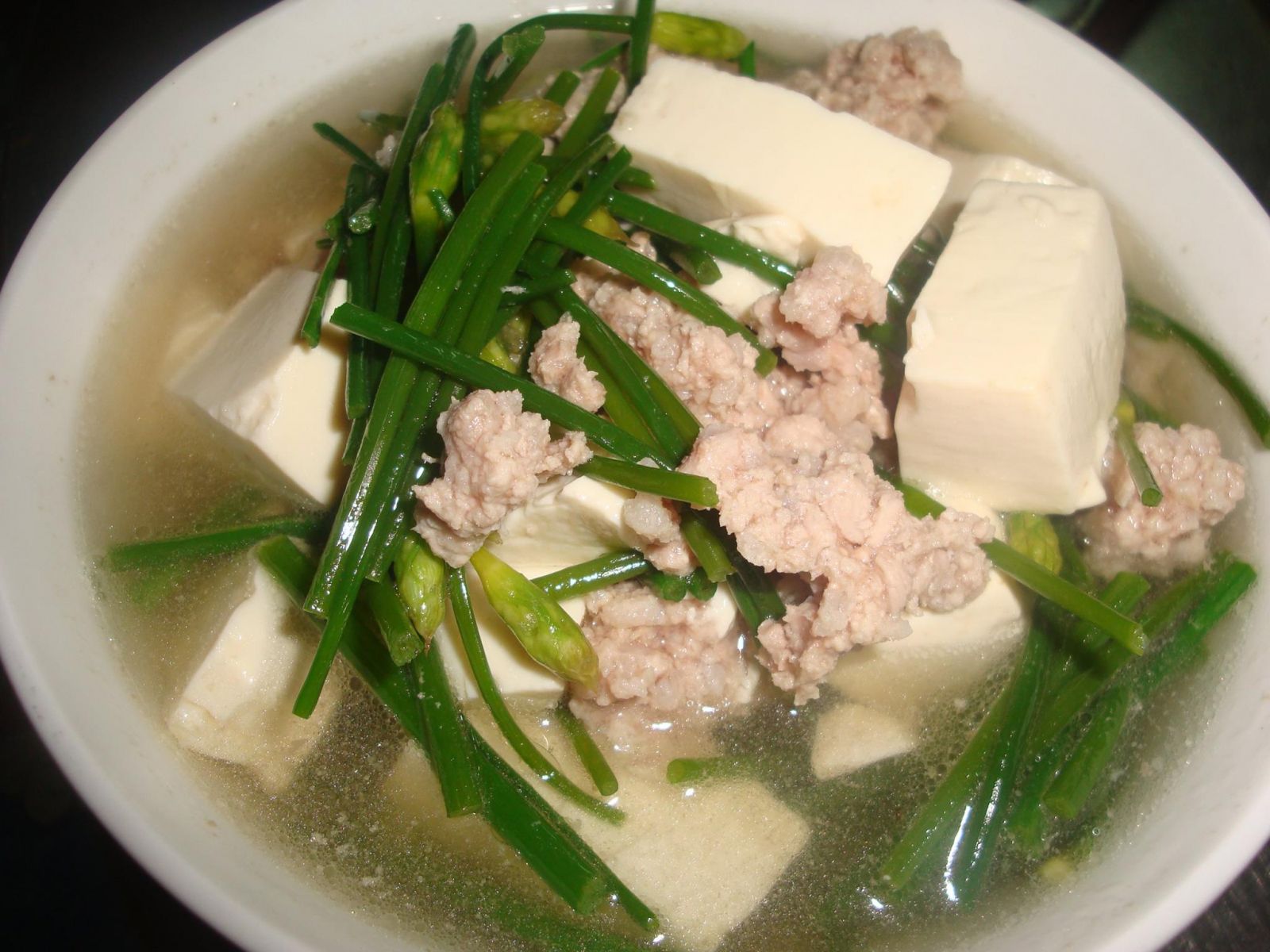 Món bánh tráng cuốn tôm thịt dễ làm