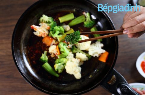 Món chay: Rau củ xào cay đậm vị, ngon cơm