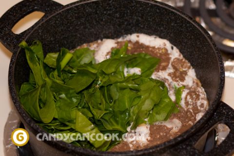 Món nấu nhanh: Gà cuộn lá xá xị nướng