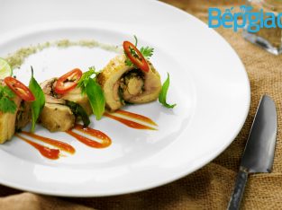 Món nấu nhanh: Gà cuộn lá xá xị nướng