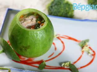 Món ngon cho bé: Óc heo chưng dưa hường bổ dưỡng