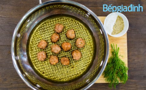 Món ngon cho bé: Súp hải sản bắp non thơm ngon