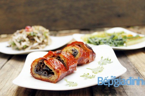 Món ngon cuối tuần: Bò cuộn rau củ sốt sa tế đậm vị