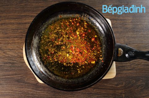 Món ngon cuối tuần: Bò cuộn rau củ sốt sa tế đậm vị