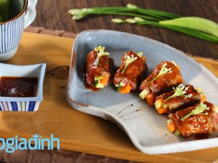Món ngon cuối tuần: Bò cuộn rau củ sốt sa tế đậm vị