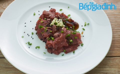 Món ngon cuối tuần: Bò xiên sả nướng mè