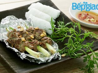 Món ngon cuối tuần: Bò xiên sả nướng mè