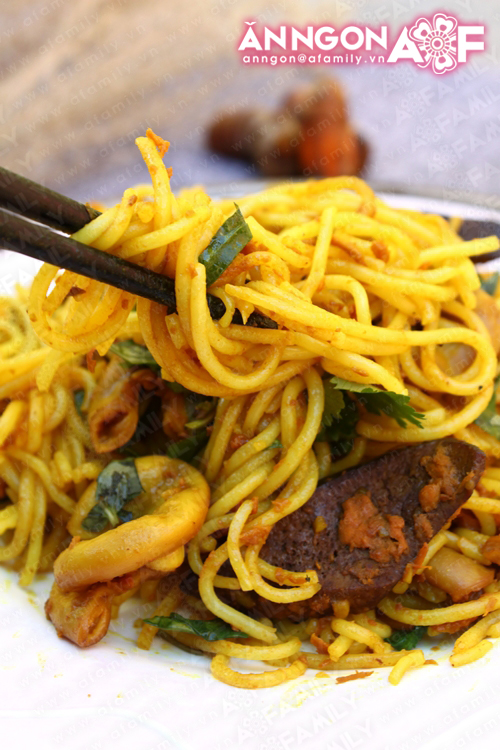 Món ngon cuối tuần: Bún xào lòng