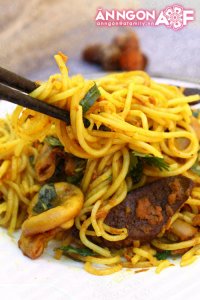 Món ngon cuối tuần: Bún xào lòng