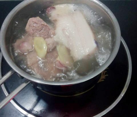 Món ngon cuối tuần: Cá lóc hấp mắm nhĩ, bông thiên lý