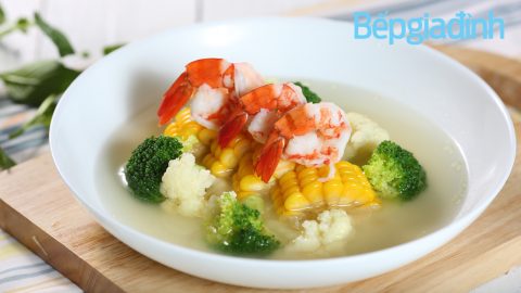 Món ngon cuối tuần: Canh bắp Mỹ nấu tôm thanh ngọt