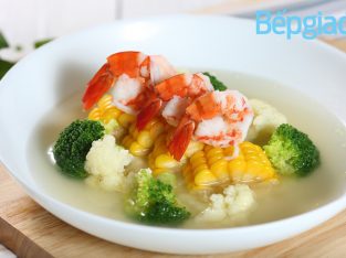 Món ngon cuối tuần: Canh bắp Mỹ nấu tôm thanh ngọt