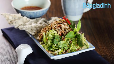 Món ngon cuối tuần: Gỏi lươn bắp chuối xúc bánh đa