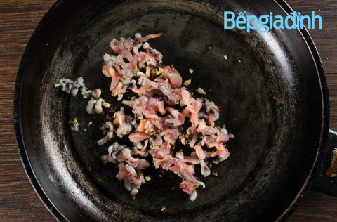 Món ngon cuối tuần: Gỏi lươn bắp chuối xúc bánh đa