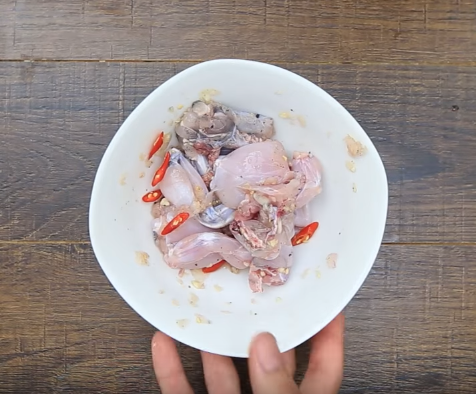 Món ngon lạ miệng với bánh thịt chưng mực khô và đậu trắng