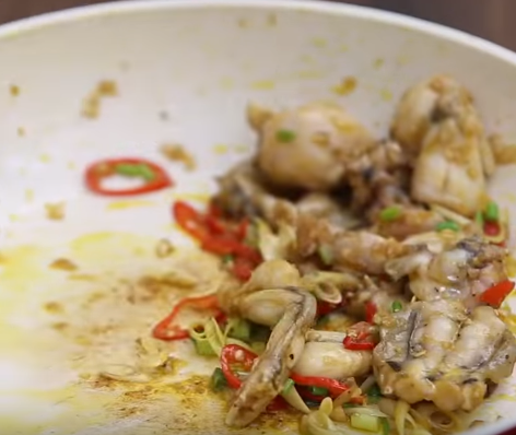 Món ngon lạ miệng với bánh thịt chưng mực khô và đậu trắng