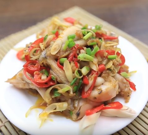 Món ngon lạ miệng với bánh thịt chưng mực khô và đậu trắng