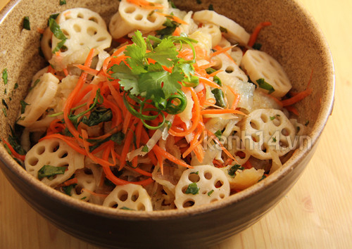 Món ngon tất niên: Gỏi chân gà củ sen