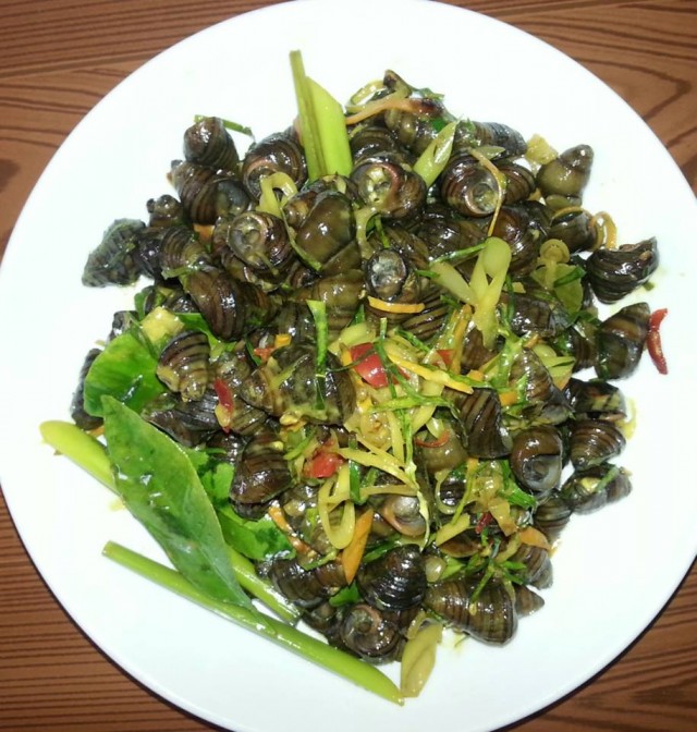 Món ốc xào sả ớt