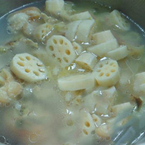 Cách làm móng giò hầm củ sen