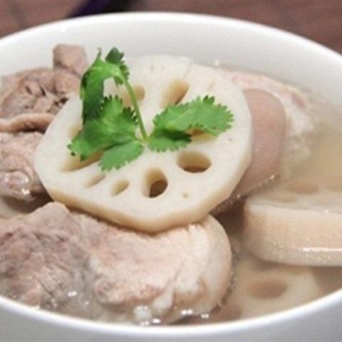 Cách làm móng giò hầm củ sen