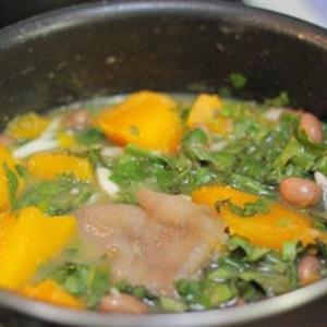 Cách làm móng giò hầm đậu phộng và bí đỏ