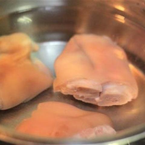 Cách làm móng giò hầm đu đủ