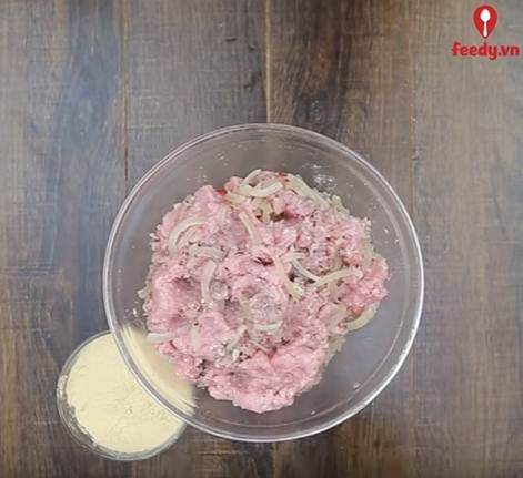 Móng giò kho nghệ đậm đà đưa cơm