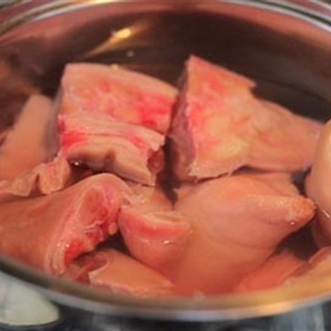 Cách làm móng giò kho sả ớt