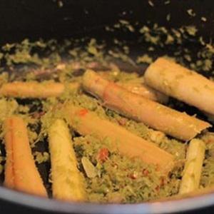 Cách làm móng giò kho sả ớt