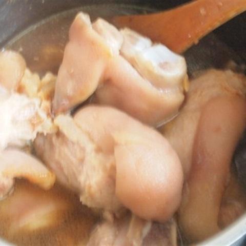 Cách làm móng giò om hoa hồi