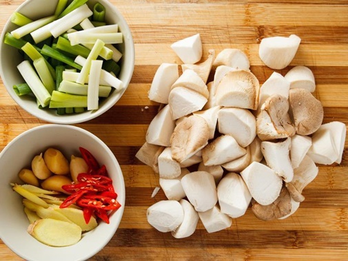 Mùa thu vừa tới, làm thạch vải vừa ngon vừa mát