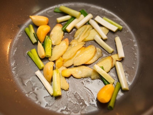 Mùa thu vừa tới, làm thạch vải vừa ngon vừa mát