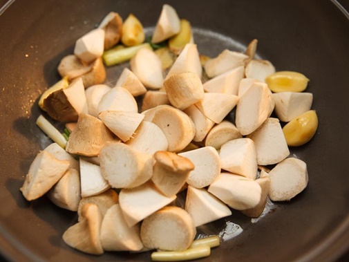 Mùa thu vừa tới, làm thạch vải vừa ngon vừa mát