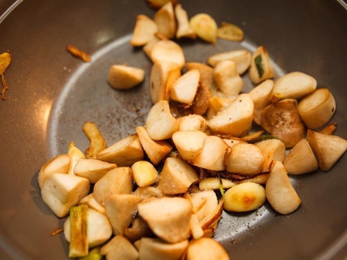 Mùa thu vừa tới, làm thạch vải vừa ngon vừa mát