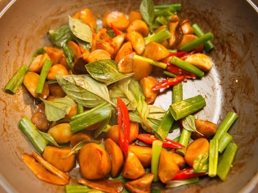 Mùa thu vừa tới, làm thạch vải vừa ngon vừa mát