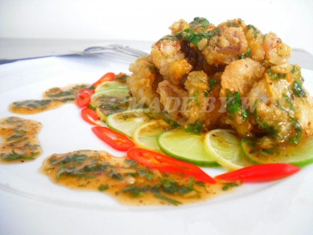 Mực cháy tỏi sốt ngò rí