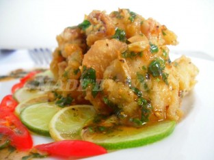 Mực cháy tỏi sốt ngò rí