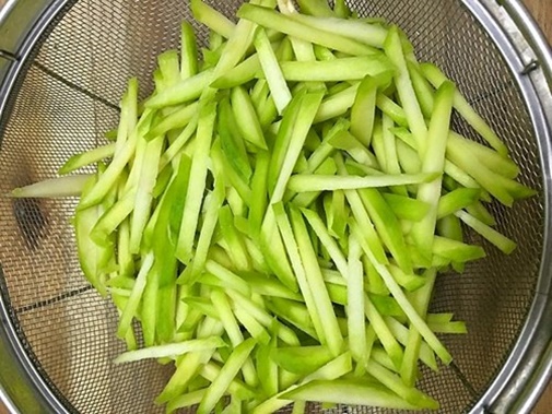 Mực chiên ớt lạ miệng thơm ngon, ăn hoài không chán