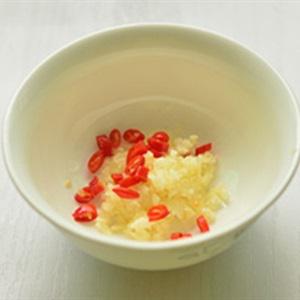 Cách làm mực chiên xào tỏi ớt