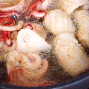 Cách làm mực chiên xào tỏi ớt